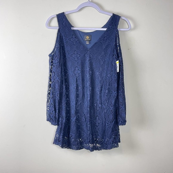 JM Collection Navy Cold Shoulder Lace 3/4 Sleeve V Neck Top NWT Size Small - Picture 3 of 12